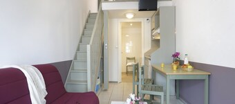 Large Mezzanine Stay for 6 in Merville