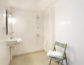Bathroom - Large Mezzanine Stay for 6 in Merville (Merville)