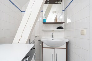 Departamento familiar, varias camas, para no fumadores, se aceptan mascotas | Baño | Regadera, secadora de cabello, toallas, jabón 