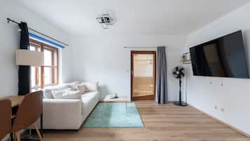 Family Apartment, Multiple Beds, Non Smoking, Pets Allowed | Living area
