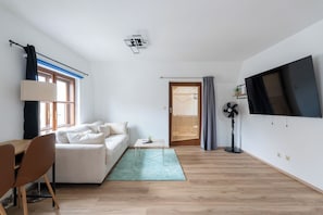 Family Apartment, Multiple Beds, Non Smoking, Pets Allowed | Living area