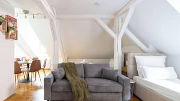 Comfort Apartment, Multiple Beds, Air conditioning, River View | Living area
