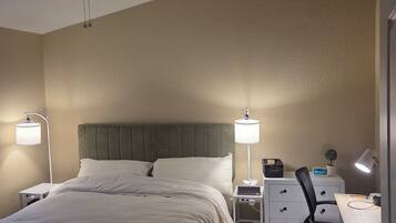 3 bedrooms, desk, free WiFi, bed sheets