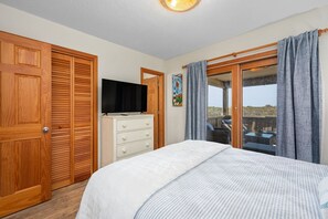 5 bedrooms, iron/ironing board, WiFi, bed sheets