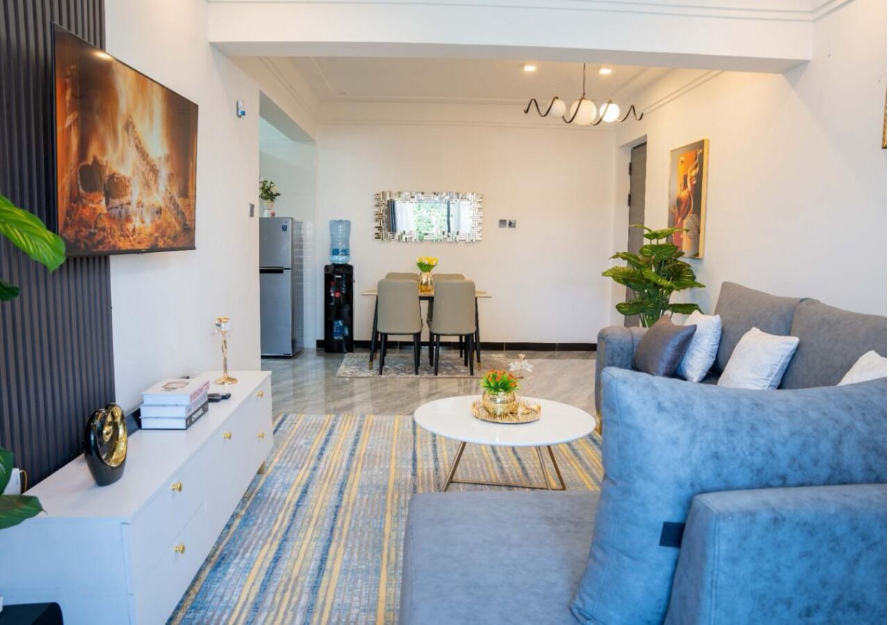 Apartamento superluxo, vista para a cidade | Área de estar | Smart TV 52 polegadas com canais via satélite, Netflix