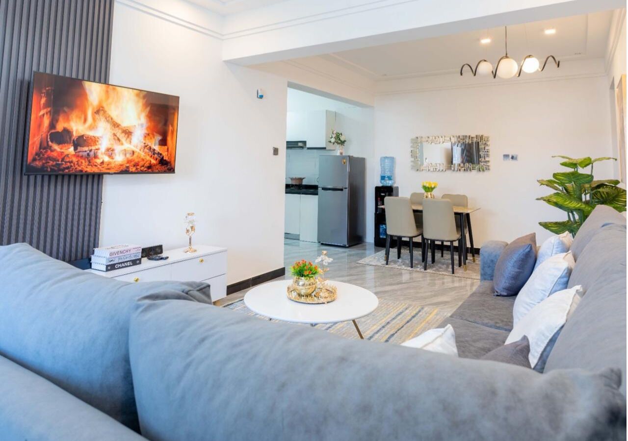 Comfort appartement, uitzicht op stad | Woonruimte | Een 52-inch smart-tv met satellietzenders, Netflix en streamingdiensten
