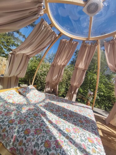 O'fun'enbulle Unusual dome with private spa in a natural, relaxing setting
