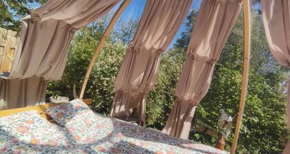 O'fun'enbulle Unusual dome with private spa in a natural, relaxing setting