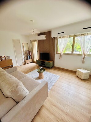 Living area - Vrbo Property (Vallauris)