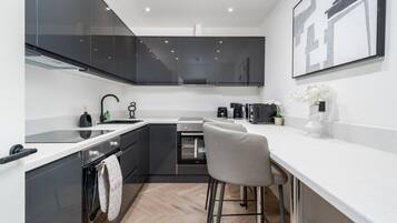 Fridge, microwave, oven, stovetop