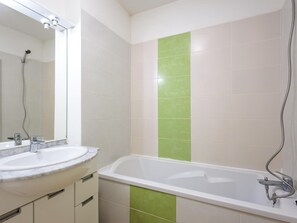 Bathroom - Duplex Holiday Home With Terrace (Aubignan)