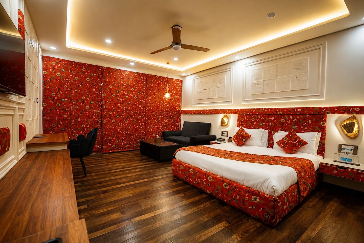 Deluxe room with Balcony Himalayan View | 办公桌、笔记本电脑工作区、免费 WiFi