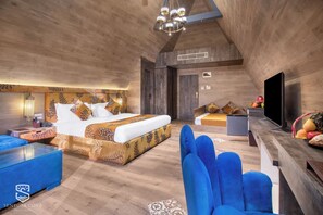 Luxury Balcony Suite : Himalayan View | 办公桌、笔记本电脑工作区、免费 WiFi