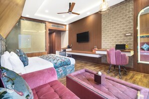 Desk, laptop workspace, free WiFi - Sentosa Cove-River Front Luxury Resort  (Pahalgam)