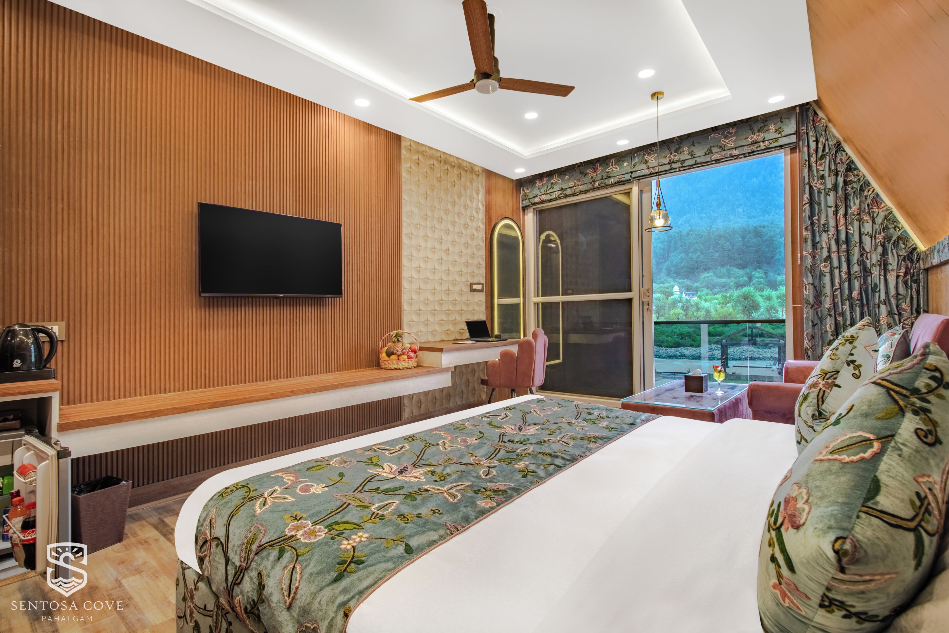 Premium room with Balcony River View | 办公桌、笔记本电脑工作区、免费 WiFi