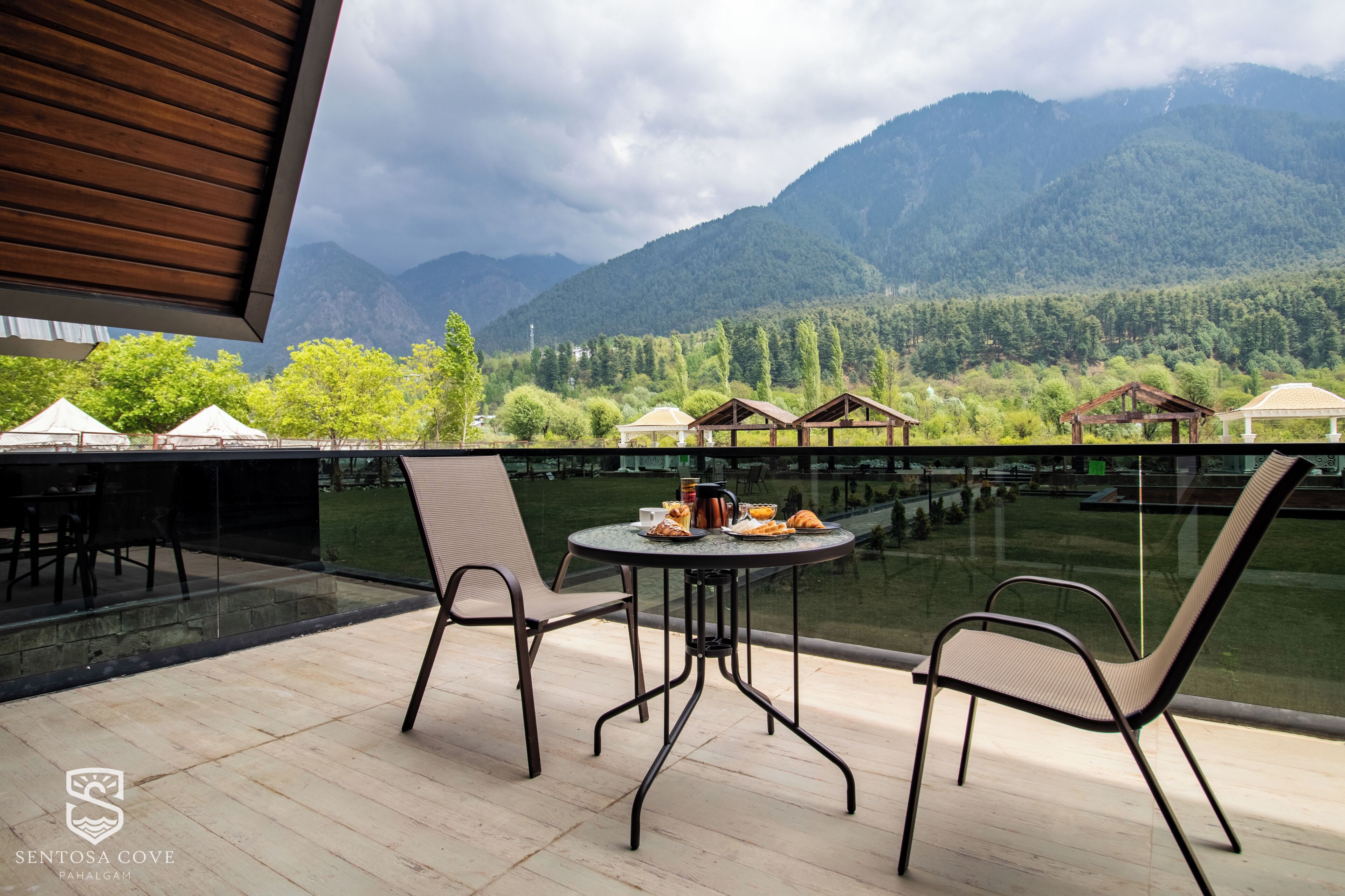 Premium room with Balcony Himalayan View | Terrace/patio