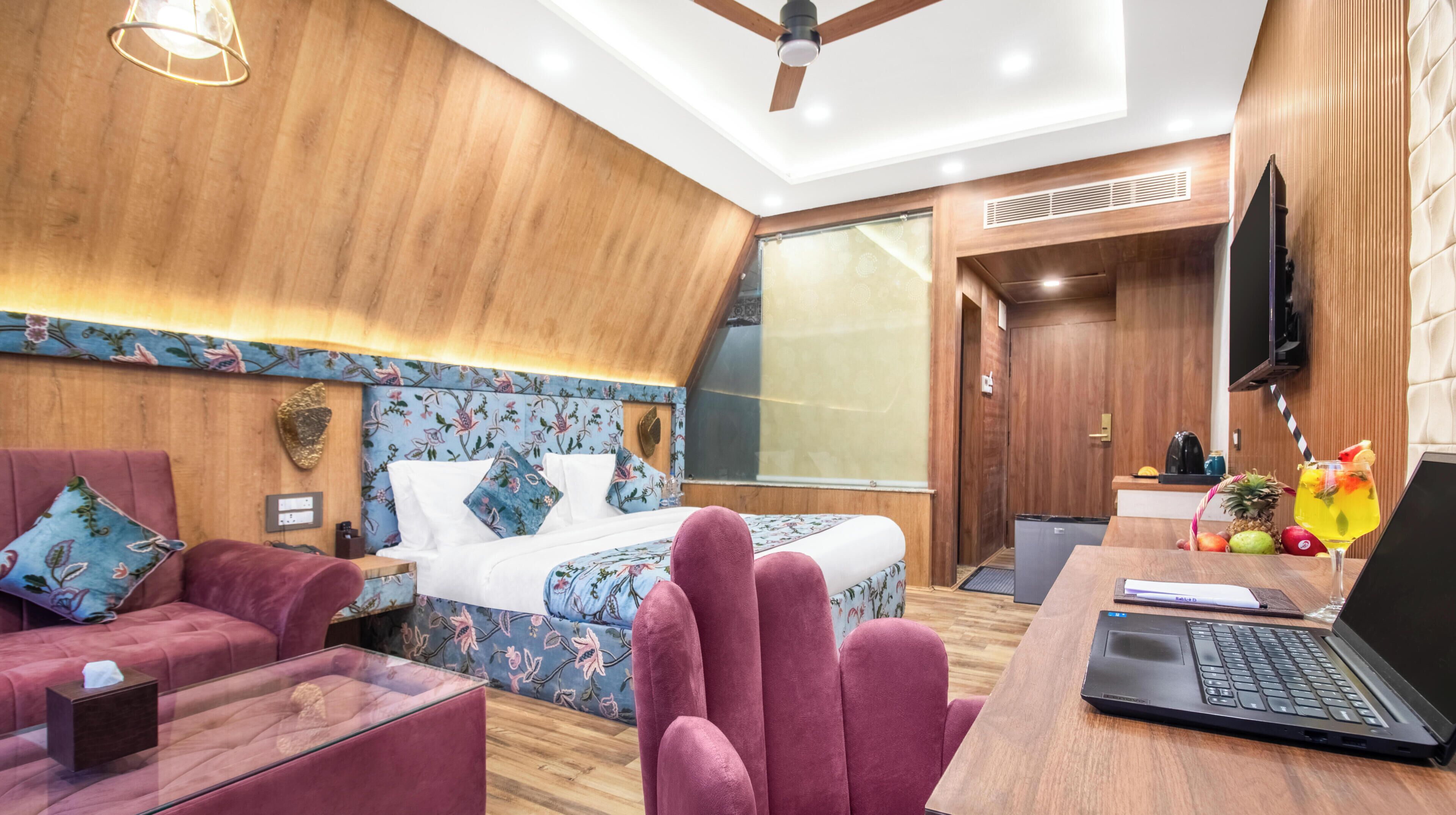 Deluxe room with Balcony Himalayan View | 办公桌、笔记本电脑工作区、免费 WiFi