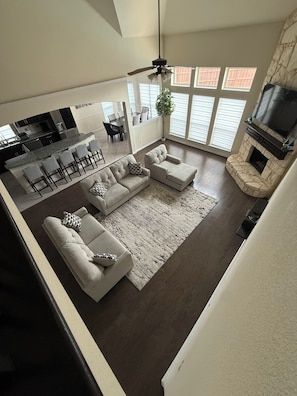 Smart TV, fireplace