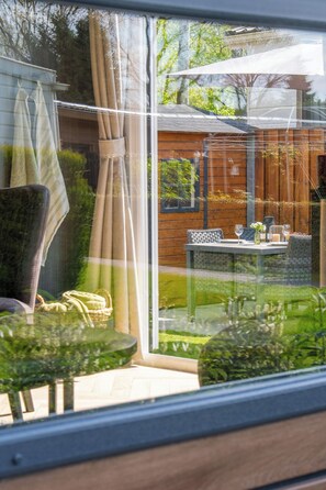 Outdoor dining - Vrbo Property (Voorthuizen)