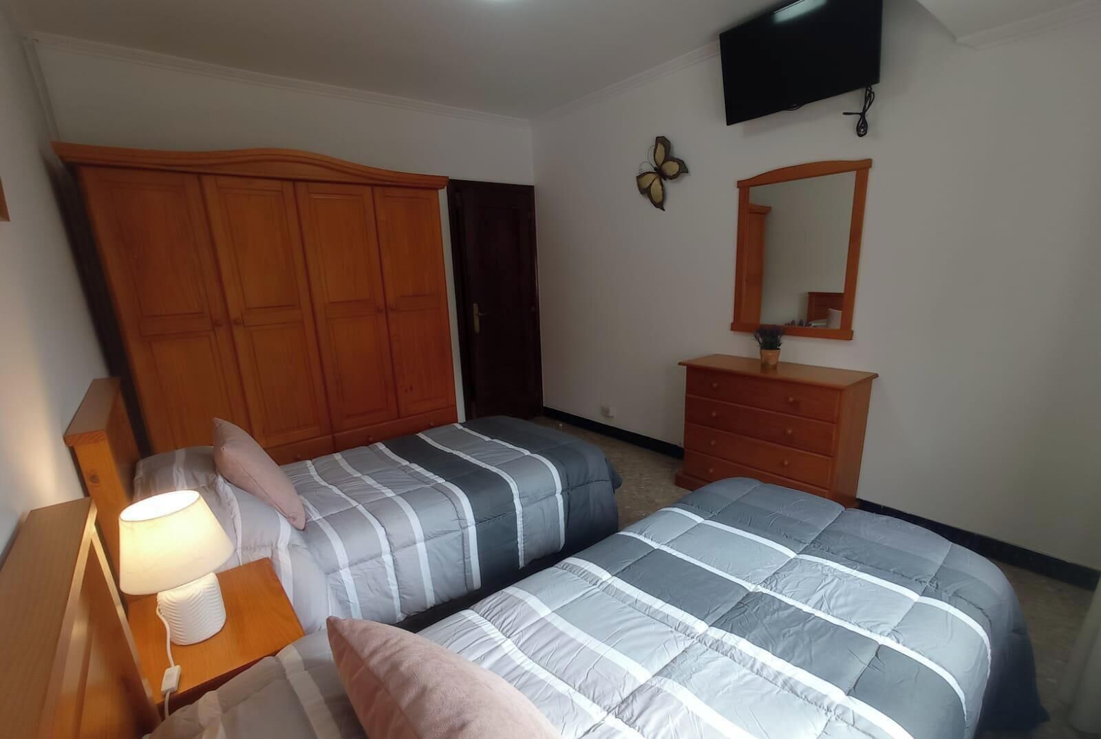 Iron/ironing board, WiFi, bed sheets