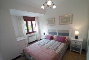 Iron/ironing board, WiFi, bed sheets - Apartment with sea view (Campelo)