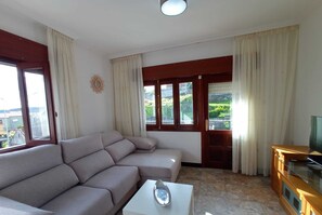 Living area - Apartment with sea view (Campelo)