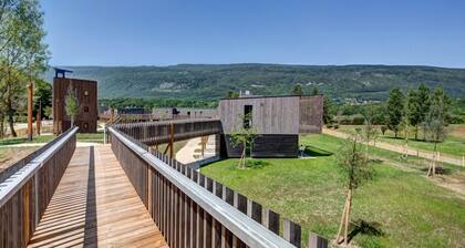 8-person Savoie Family Retreat