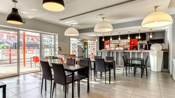 Apartment | Dining