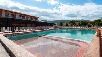 Apartment | Pool | Outdoor pool