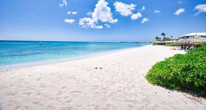 2BR/2BA Peaceful Retreat, Patio, Walk to Beach