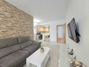 TV - HomeHolidaysRentals Brisol - Costa Barcelona (Pineda de Mar)