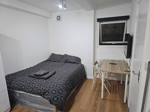 1 bedroom, iron/ironing board, free WiFi, bed sheets - Lovely Boutique Modern Studio Flat (Entire Place) (London)