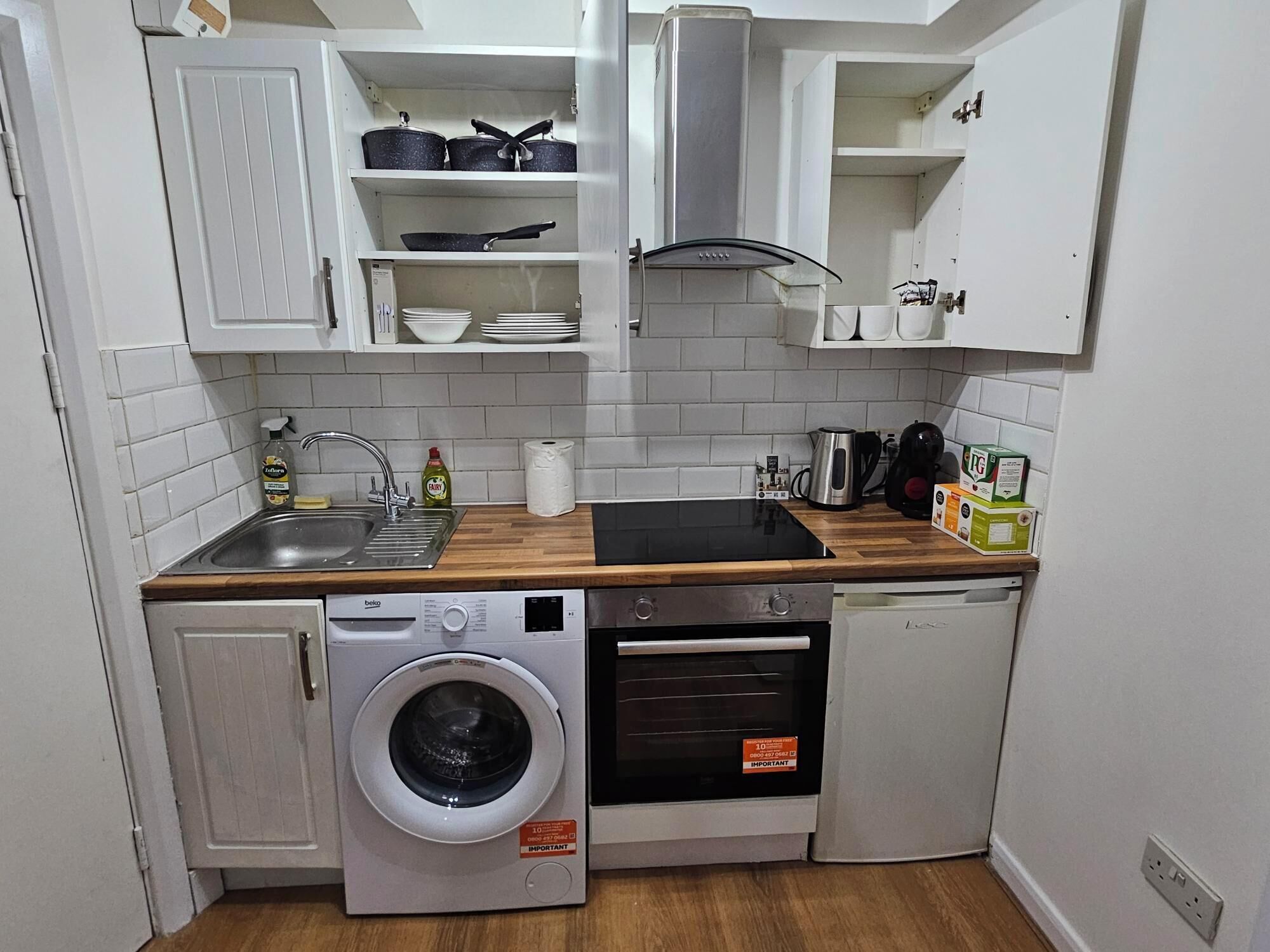 Fridge, microwave, oven, coffee/tea maker