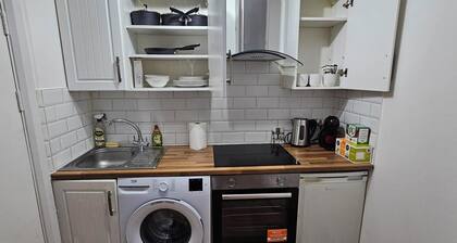 Lovely Boutique Modern Studio Flat (Entire Place)