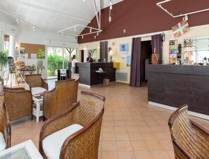 Apartment | Lobby - Modern Retreat With Pool & Tennis (Ondres)