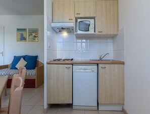 Apartment | Private kitchen - Modern Retreat With Pool & Tennis (Ondres)