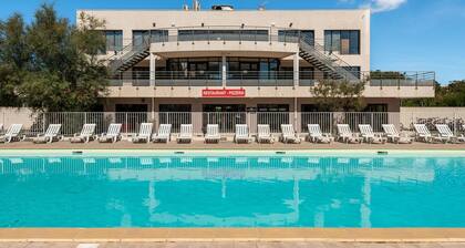 Pool View Apartment for Six