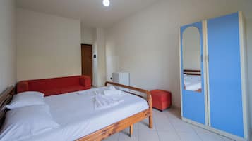 Comfort Studio, Multiple Beds, Balcony, Mountain View | Free WiFi, bed sheets
