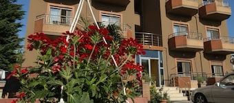Serxhio Apartments Golem