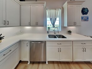 House (3 Bedrooms) | Property amenity - Buckin Beach House (Galveston)