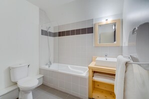 Apartment | Bathroom - Comfortable Loudenvielle Valley Stay for 6 (Loudenvielle)