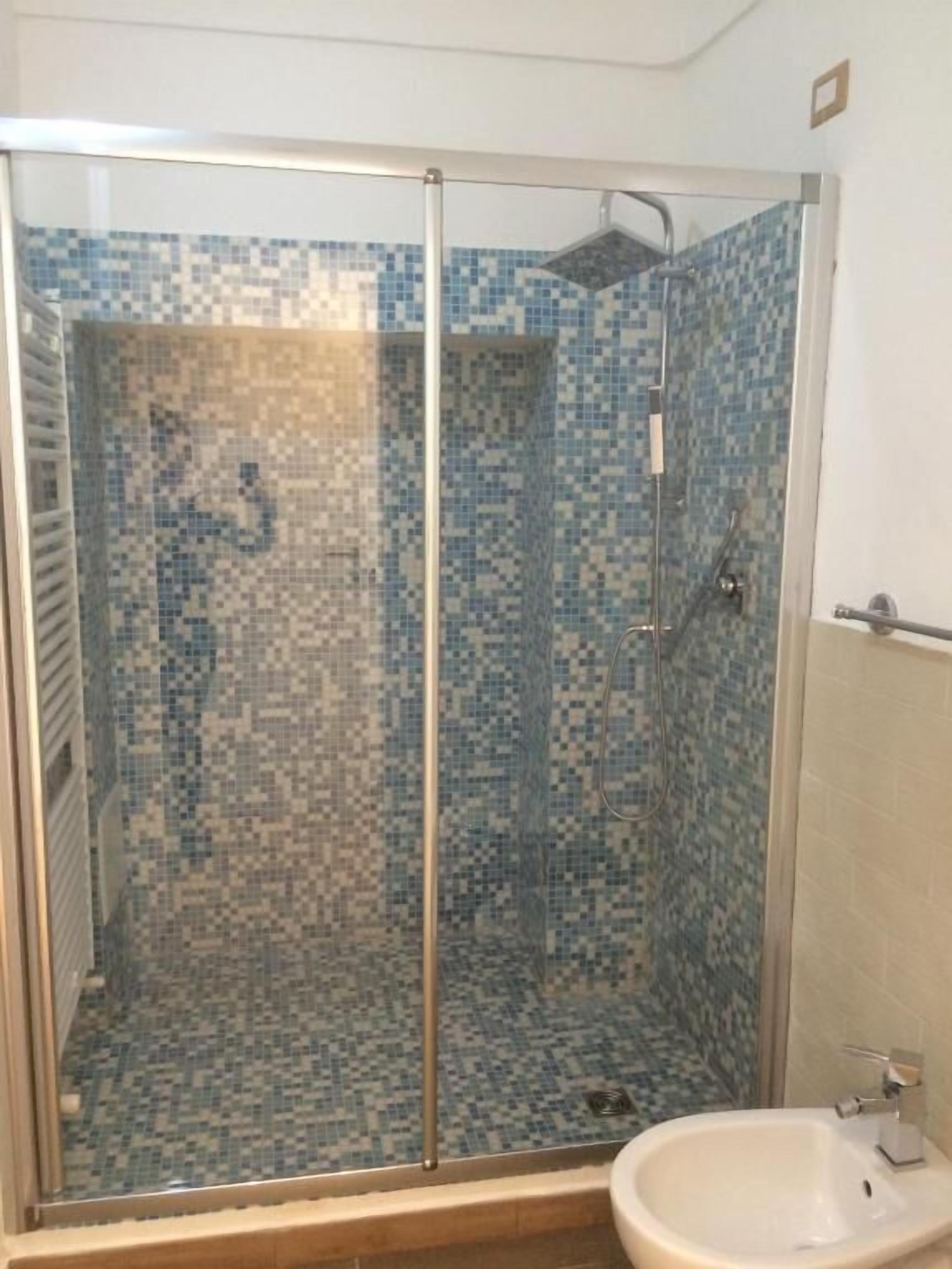 Suite, balkon, uitzicht op stad | Badkamer