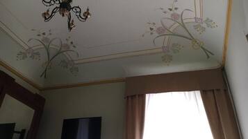 Superior Twin Room, Balcony, City View | Interior
