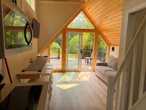 Smart TV - Tiny home With Pond 10 min to Asheville, North Carolina (Asheville)