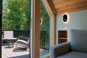 Interior - Tiny home With Pond 10 min to Asheville, North Carolina (Asheville)