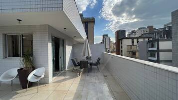 Apartment | Outdoor dining
