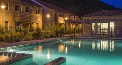 Stay in Les Eyzies With Pool