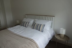 3 quartos, ferros/tábuas de passar roupa, Wi-Fi, roupa de cama