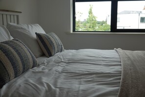 3 室のベッドルーム、アイロン / アイロン台、WiFi、ベッドシーツ