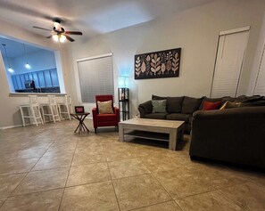 TV, offices - NEW Canoa Ranch Retreat (Green Valley)
